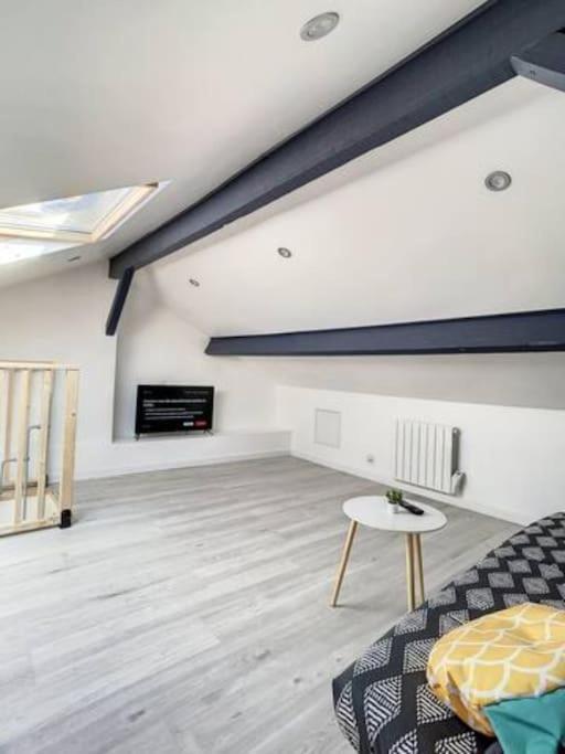 Atypique T1 Duplex - Wifi .Parking .Proche .Gare Lägenhet Saint-Quentin  Exteriör bild